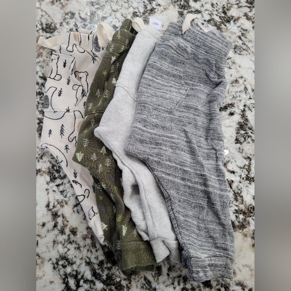 Bundle of 4 Old Navy baby pants 6-12 months